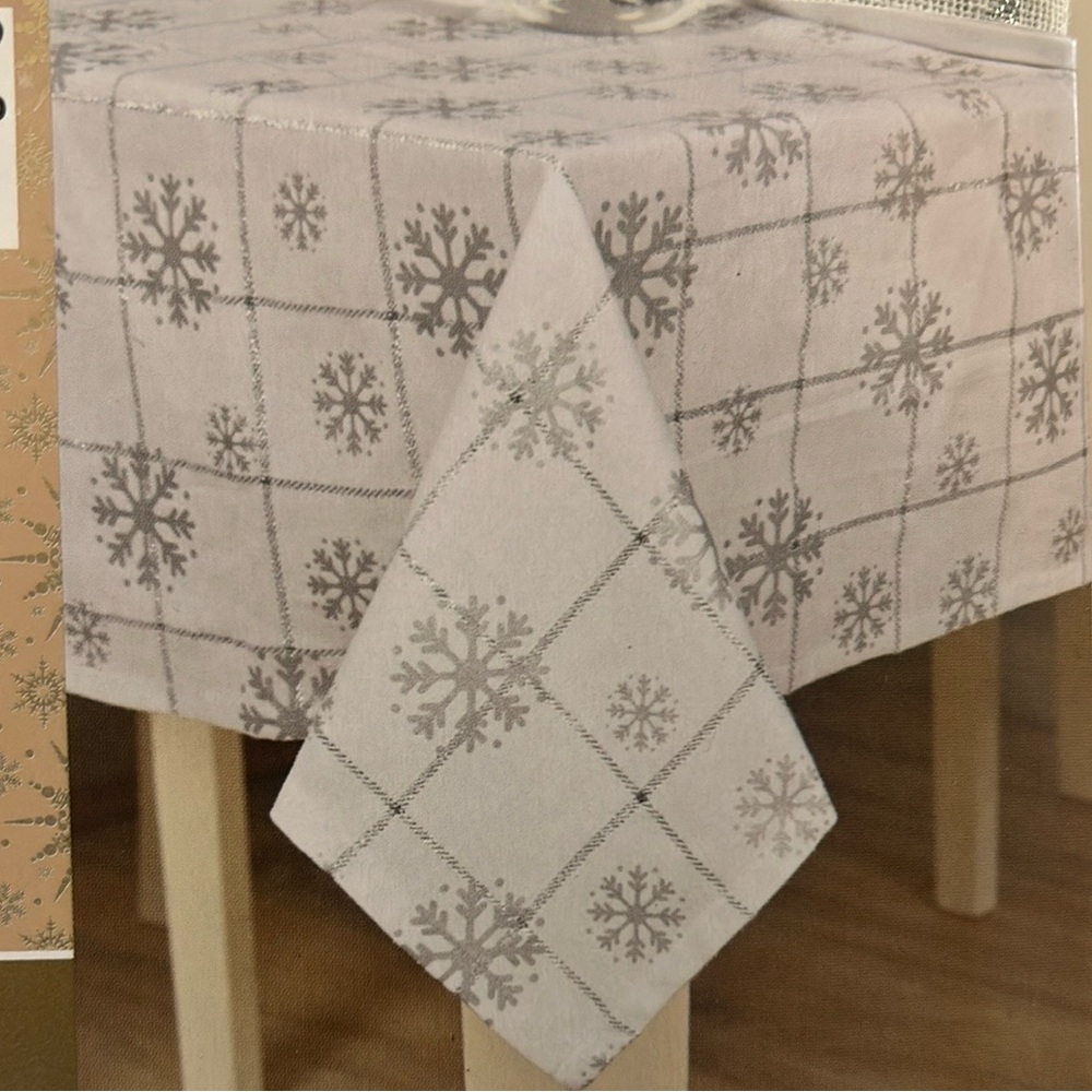 Winter Winder fabric tablecloth, 60 x 102